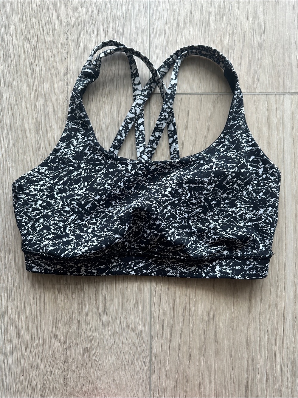 Lululemon Energy Bra
Iced Wave White Black / Ice Breaker White Black